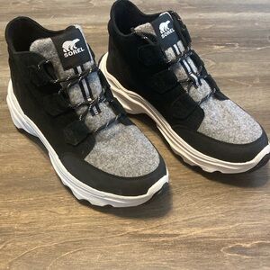 Women’s Sorel kinetic Breakthru Shoes/Boots Size 11 New in Box